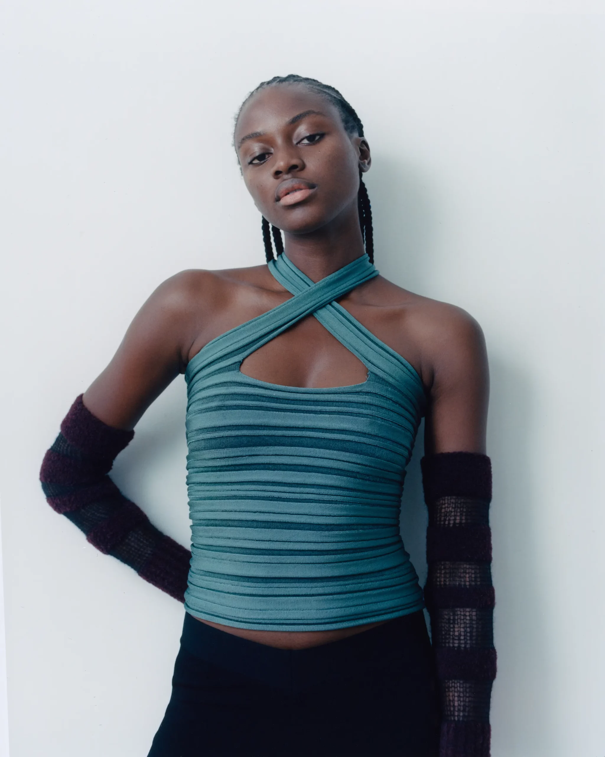 Female black model Ibukun Sammy wearing a design by Berlin based knitwear designer Katharina Dubbick. Photographed by Charlotte Helwig.