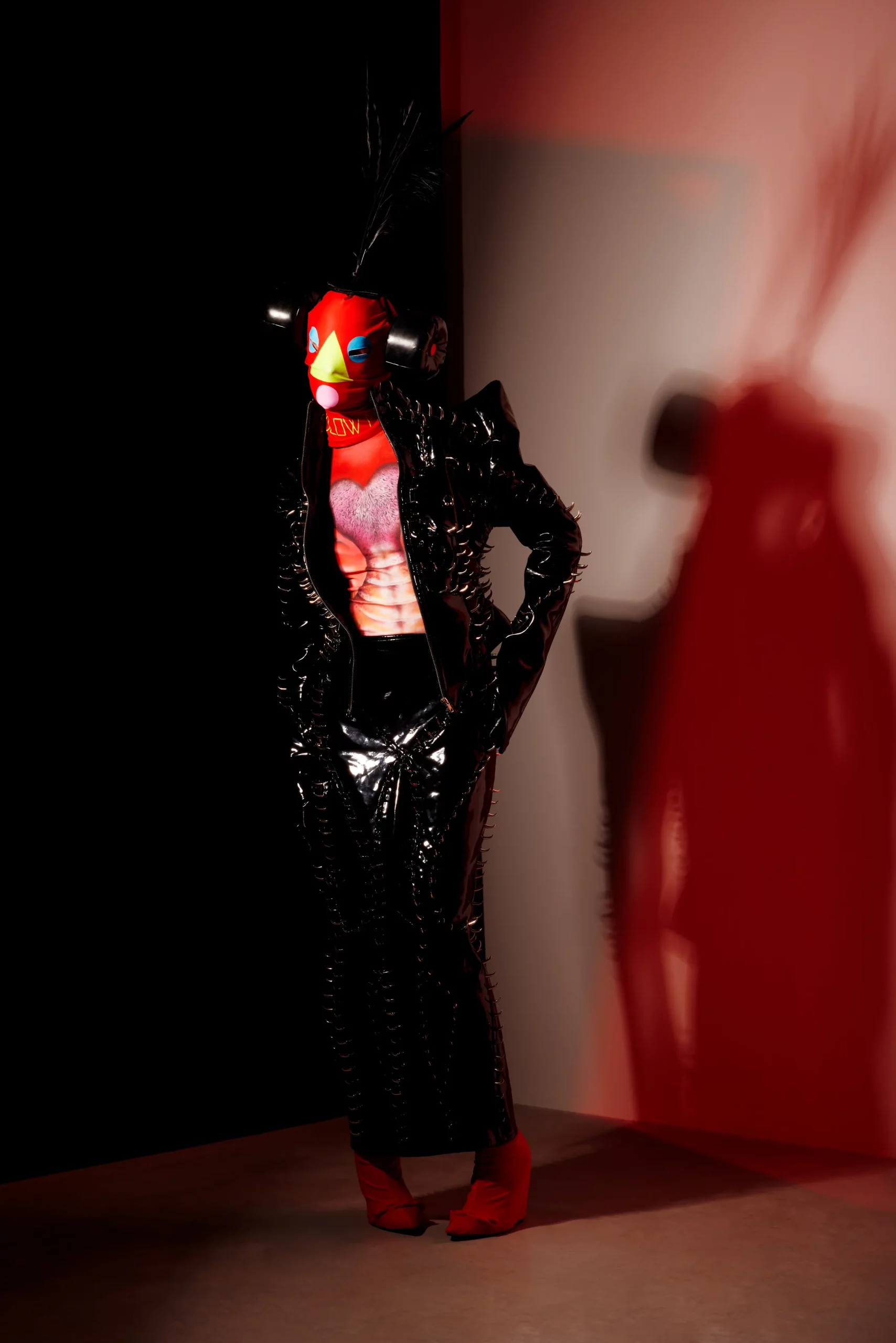 Masked model wearing super edgy outfit. Editorial styled by Jonni Boi photographed by Laura Knipsael for Œ Magazine.