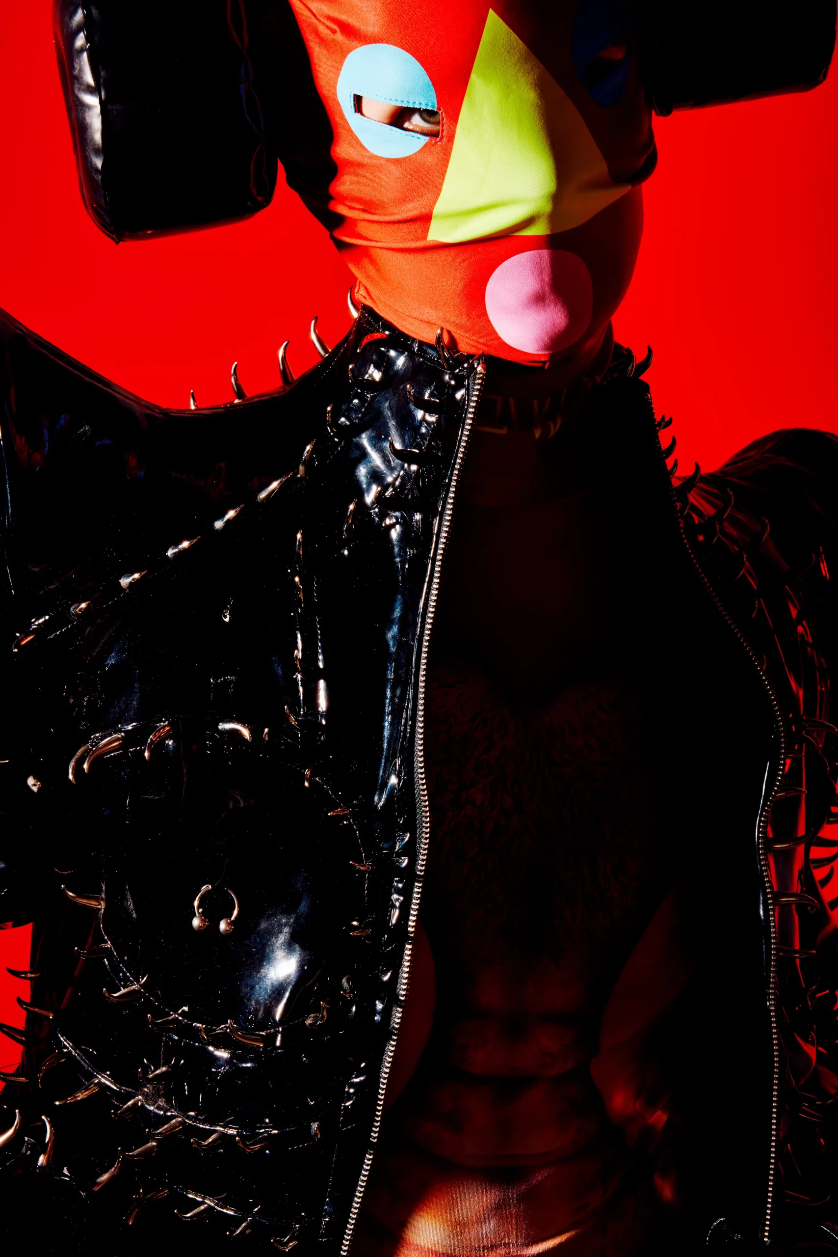 Masked model wearing super edgy outfit. Editorial styled by Jonni Boi photographed by Laura Knipsael for Œ Magazine.