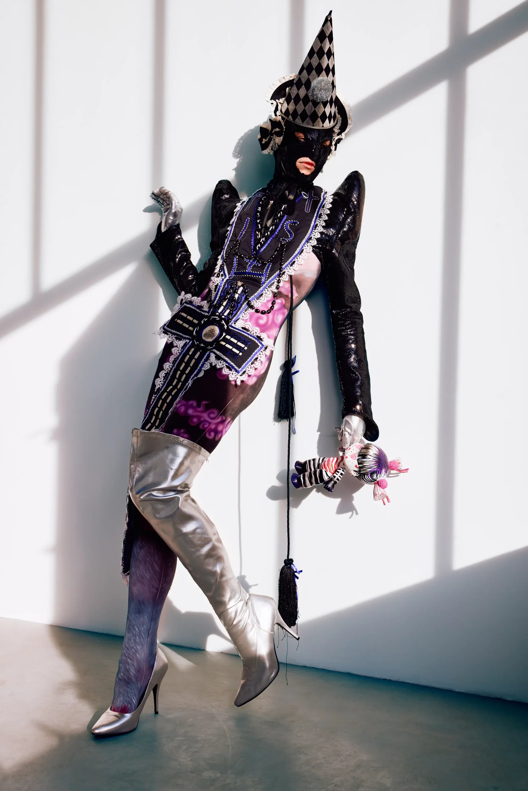 Masked model wearing super edgy outfit. Editorial styled by Jonni Boi photographed by Laura Knipsael for Œ Magazine.